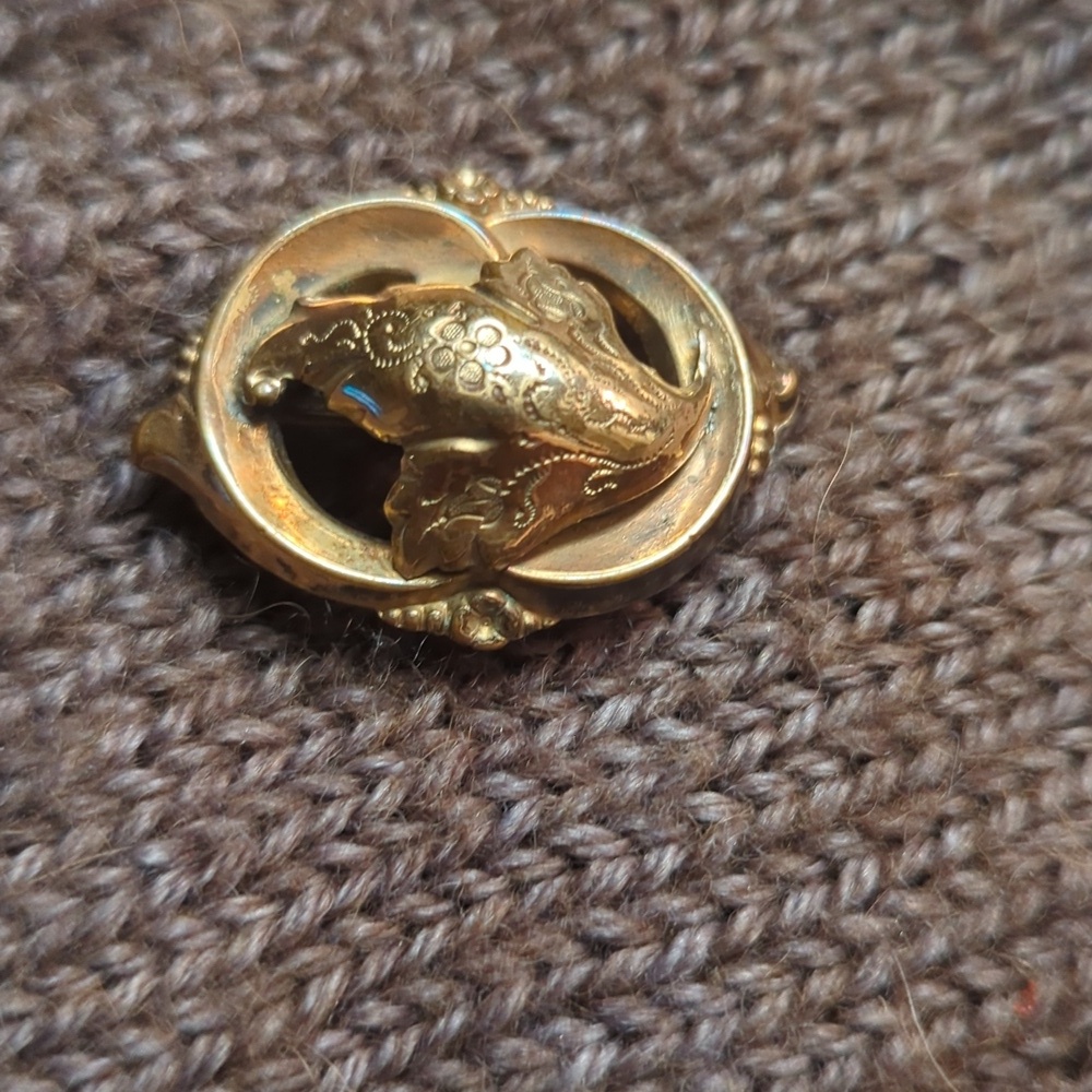 Vintage Goldtone Brooch 1.5" unique design antique look